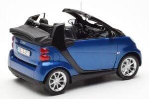 Smart Fortwo 451 Cabrio Azul & Preto Minichamps 1:18 150036330 Metal - imagem 3 de 8