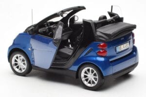 Smart Fortwo 451 Cabrio Azul & Preto Minichamps 1:18 150036330 Metal - imagem 5 de 8