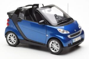Smart Fortwo 451 Cabrio Azul & Preto Minichamps 1:18 150036330 Metal - imagem 6 de 8
