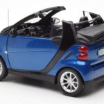 Smart Fortwo 451 Cabrio Azul & Preto Minichamps 1:18 - image 7 of 8