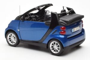 Smart Fortwo 451 Cabrio Azul & Preto Minichamps 1:18 150036330 Metal - imagem 7 de 8