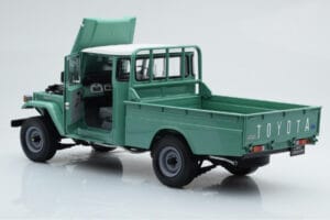 Toyota Land Cruiser 40 4x4 Pickup Verde Kyosho 1:18 08958FG Metal - imagem 3 de 8