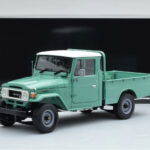Toyota Land Cruiser 40 4x4 Pickup Verde Kyosho 1:18 - image 8 of 8