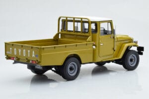 Toyota Land Cruiser 40 4x4 Pickup Azeitona Kyosho 1:18 08958K Metal - imagem 4 de 8