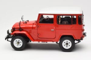 Toyota Land Cruiser FJ40 Van Vermelho Kyosho 1:18 08971R Metal - imagem 4 de 8