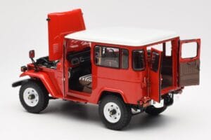 Toyota Land Cruiser FJ40 Van Vermelho Kyosho 1:18 08971R Metal - imagem 5 de 8