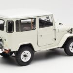 Toyota Land Cruiser FJ40 Van Branco Kyosho 1:18 08971W - image 3 of 8