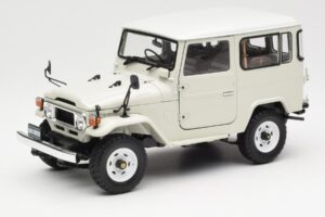 Toyota Land Cruiser FJ40 Van Branco Kyosho 1:18 08971W