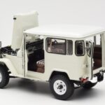 Toyota Land Cruiser FJ40 Van Branco Kyosho 1:18 08971W - image 5 of 8