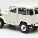 Toyota Land Cruiser FJ40 Van Branco Kyosho 1:18 08971W - image 7 of 8