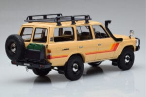 Toyota Land Cruiser 60 Bege Com Peças Opcionais Kyosho 1:18 08956XBE Metal - imagem 3 de 12