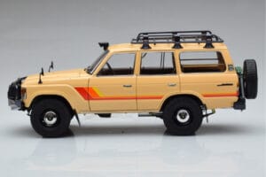 Toyota Land Cruiser 60 Bege Com Peças Opcionais Kyosho 1:18 08956XBE Metal - imagem 4 de 12