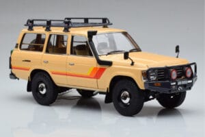 Toyota Land Cruiser 60 Bege Com Peças Opcionais Kyosho 1:18 08956XBE Metal - imagem 5 de 12