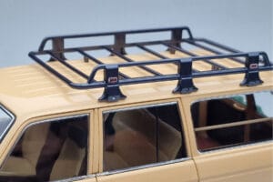 Toyota Land Cruiser 60 Bege Com Peças Opcionais Kyosho 1:18 08956XBE Metal - imagem 8 de 12