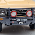 Toyota Land Cruiser 60 Bege Com Peças Opcionais Kyosho 1:18 - image 9 of 12