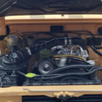 Toyota Land Cruiser 60 Bege Com Peças Opcionais Kyosho 1:18 - image 10 of 12