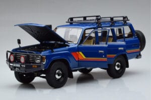Toyota Land Cruiser 60 Azul Com Peças Opcionais Kyosho 1:18 08956XBL Metal - imagem 2 de 11