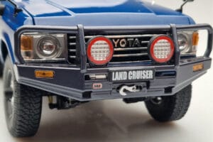 Toyota Land Cruiser 60 Azul Com Peças Opcionais Kyosho 1:18 08956XBL Metal - imagem 8 de 11