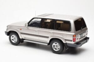 Toyota Land Cruiser HDJ80 Bege Metálico Otto 1:18 OT438 Resina - imagem 5 de 6