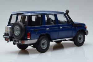 Toyota Land Cruiser J76 Azul Almost Real 1:18 870101 Metal - imagem 3 de 7