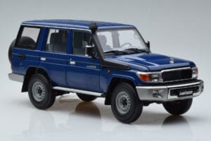 Toyota Land Cruiser J76 Azul Almost Real 1:18 870101 Metal - imagem 5 de 7