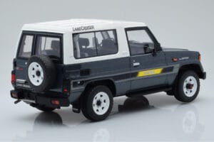 Toyota Land Cruiser LJ73 Cinzento Otto 1:18 OT437 Resina - imagem 2 de 6