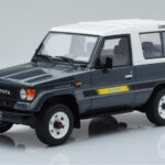 Toyota Land Cruiser LJ73 Cinzento Otto 1:18