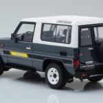 Toyota Land Cruiser LJ73 Cinzento Otto 1:18 - image 5 of 6