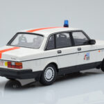 Volvo 240 GL Polícia Bélgica Minichamps 1:18 - image 2 of 6