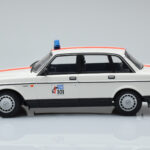 Volvo 240 GL Polícia Bélgica Minichamps 1:18 - image 3 of 6
