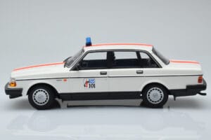 Volvo 240 GL Polícia Bélgica Minichamps 1:18 155171492 Metal - imagem 3 de 6