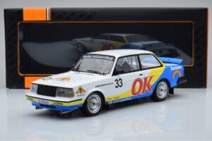 Volvo 240 Turbo Beckers #33 Andersson / Petersson / Linder ETCC Zolder 1985 IXO 1:18 18RMC105B Metal - imagem 6 de 6