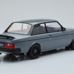 Volvo 240 Turbo Cinzento IXO 1:18 - image 2 of 6