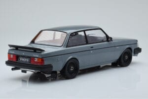 Volvo 240 Turbo Cinzento IXO 1:18 18CMC089 Metal - imagem 2 de 6