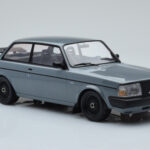 Volvo 240 Turbo Cinzento IXO 1:18 - image 4 of 6