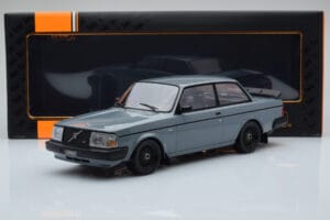 Volvo 240 Turbo Cinzento IXO 1:18 18CMC089 Metal - imagem 6 de 6