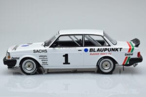 Volvo 240 Turbo IPS Racing Blaupunkt #1 P. Stureson DTM Zolder 1986 IXO 1:18 18RMC106 Metal - imagem 3 de 6