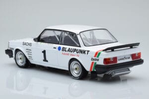 Volvo 240 Turbo IPS Racing Blaupunkt #1 P. Stureson DTM Zolder 1986 IXO 1:18 18RMC106 Metal - imagem 5 de 6