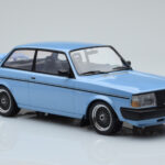 Volvo 240 Turbo Azul Claro IXO 1:18 - image 4 of 6