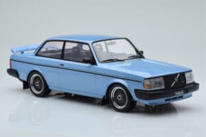 Volvo 240 Turbo Azul Claro IXO 1:18 18MCC090 Metal - imagem 4 de 6