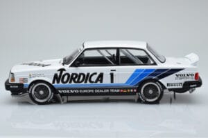 Volvo 240 Turbo Nordica #1 J. Cecotto / A. Olafsson ETCC Brno 1986 IXO 1:18 18RMC087 Metal - imagem 3 de 6