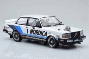 Volvo 240 Turbo Nordica #1 J. Cecotto / A. Olafsson ETCC Brno 1986 IXO 1:18 18RMC087 Metal - imagem 4 de 6