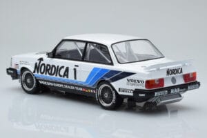 Volvo 240 Turbo Nordica #1 J. Cecotto / A. Olafsson ETCC Brno 1986 IXO 1:18 18RMC087 Metal - imagem 5 de 6