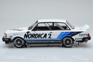 Volvo 240 Turbo Nordica #2 U. Granberg / T. Lindstrom ETCC Brno 1986 IXO 1:18 18RMC088 Metal - imagem 3 de 6