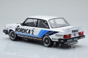 Volvo 240 Turbo Nordica #2 U. Granberg / T. Lindstrom ETCC Brno 1986 IXO 1:18 18RMC088 Metal - imagem 5 de 6