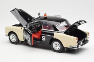 Volvo P121 Polícia Revell 1:18 8904 Metal - imagem 5 de 8