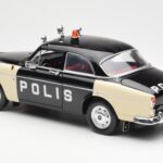 Volvo P121 Polícia Revell 1:18 8904 - image 7 of 8