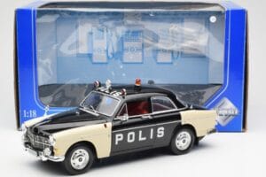 Volvo P121 Polícia Revell 1:18 8904 Metal - imagem 8 de 8