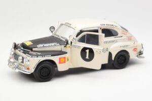 Volvo PV 544 Rally Revell 1:18 8922 Metal - imagem 2 de 8