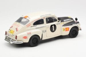 Volvo PV 544 Rally Revell 1:18 8922 Metal - imagem 3 de 8